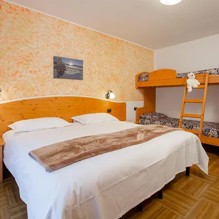 Hotel Biancospino Lanzada Exterior photo